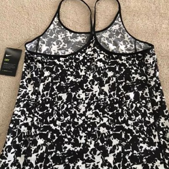 Nike size Medium NWT dryfit - Picture 2 of 2